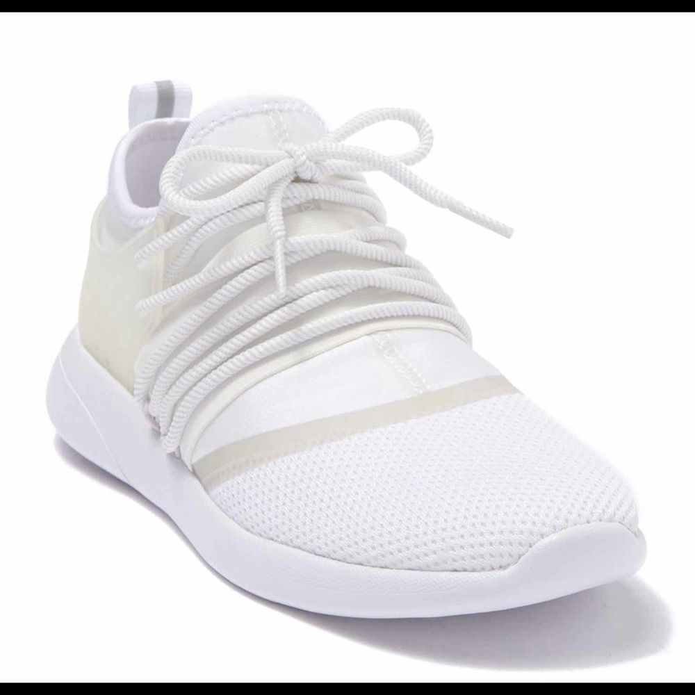 Favletics white sneakers sz 7